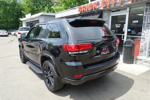 Black 2019 Jeep Grand Cherokee Altitude