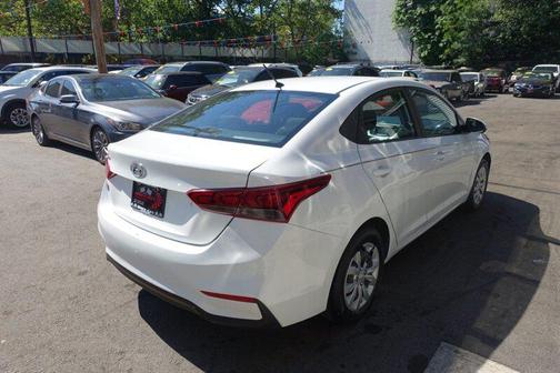 Frost White Pearl 2022 Hyundai Accent SE