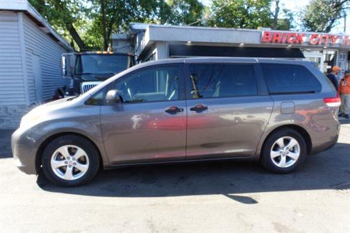 2013 Toyota Sienna SE