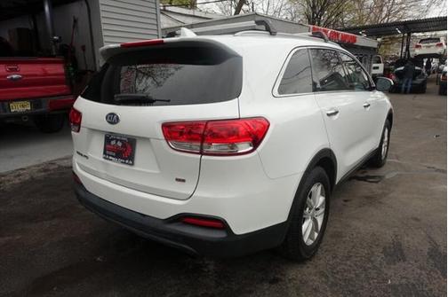 2016 Kia Sorento LX