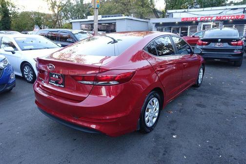 2018 Hyundai ELANTRA SE