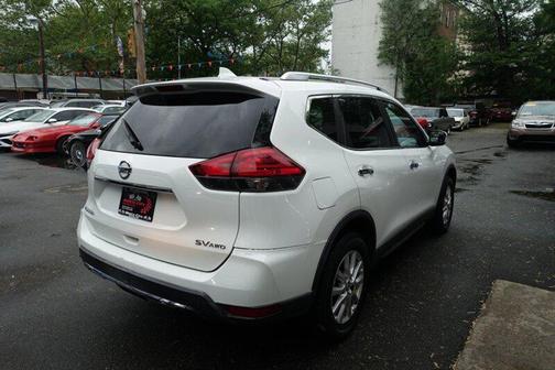 White 2017 Nissan Rogue SV