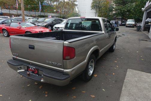 2003 Chevrolet S-10 Base