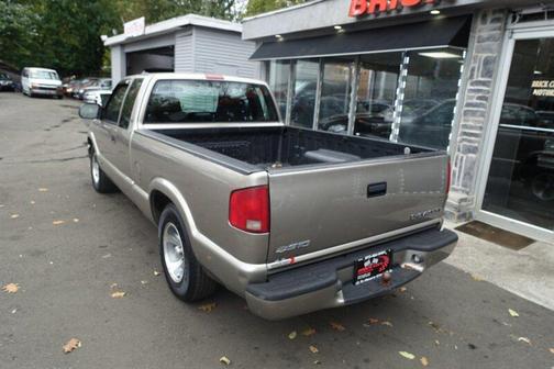 2003 Chevrolet S-10 Base