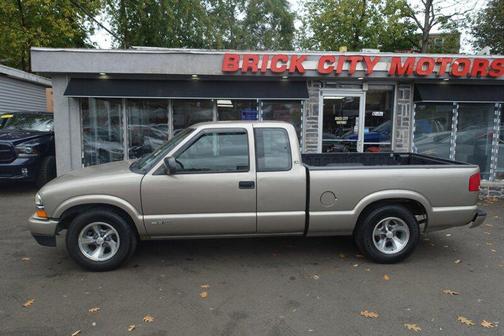 2003 Chevrolet S-10 Base