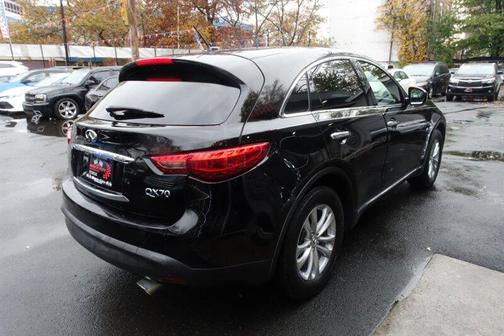 2017 INFINITI QX70 Base