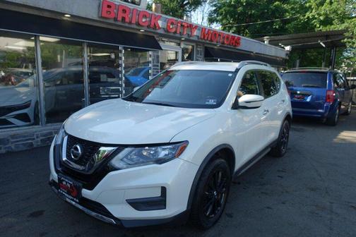 Pearl White 2017 Nissan Rogue SV