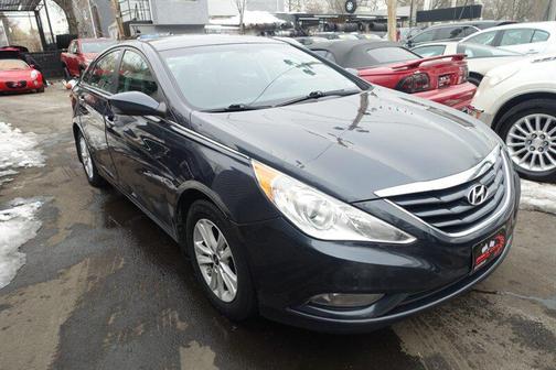 2013 Hyundai SONATA GLS
