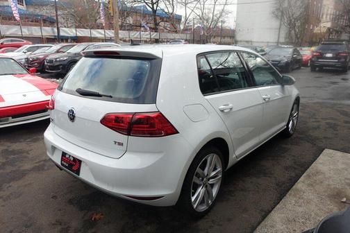 2017 Volkswagen Golf TSI SE 4-Door
