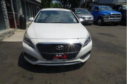 2017 Hyundai SONATA Hybrid SE