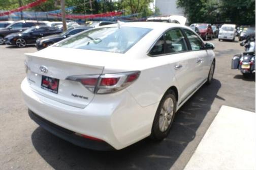 2017 Hyundai SONATA Hybrid SE