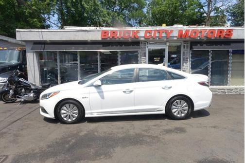 2017 Hyundai SONATA Hybrid SE