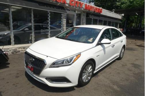 2017 Hyundai SONATA Hybrid SE