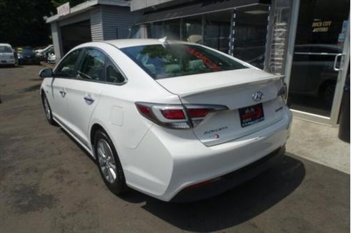 2017 Hyundai SONATA Hybrid SE