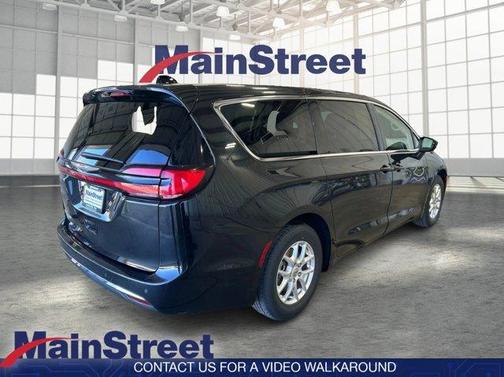 2023 Chrysler Pacifica Touring-L