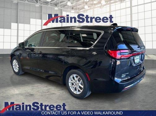 2023 Chrysler Pacifica Touring-L