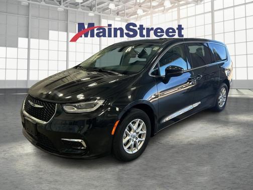 2023 Chrysler Pacifica Touring-L