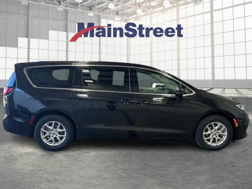 2023 Chrysler Pacifica Touring-L