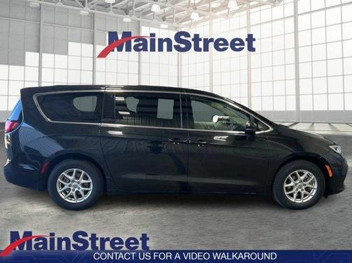 2023 Chrysler Pacifica Touring-L