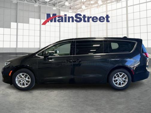 2023 Chrysler Pacifica Touring-L