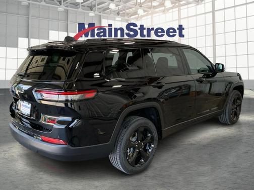 Diamond Black 2025 Jeep Grand Cherokee L Laredo