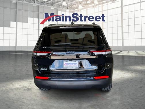 Diamond Black 2025 Jeep Grand Cherokee L Laredo