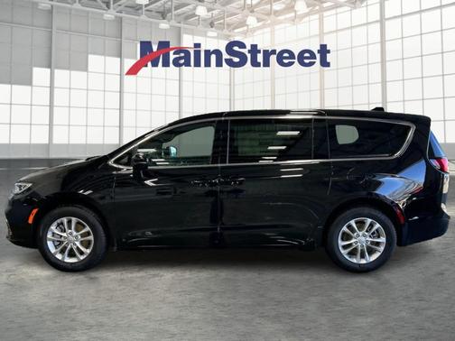 Diamond Black 2026 Chrysler Pacifica Select