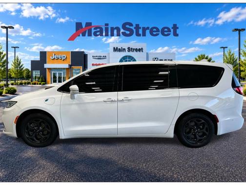 Bright White Clearcoat 2022 Chrysler Pacifica Hybrid Limited