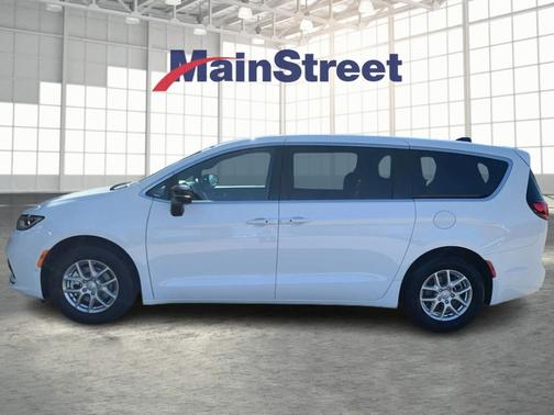 Bright White Clearcoat 2026 Chrysler Pacifica Select