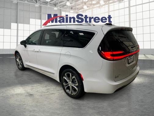 2026 Chrysler Pacifica Pinnacle