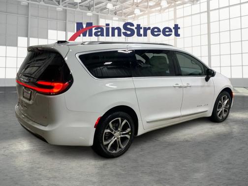 2026 Chrysler Pacifica Pinnacle