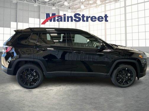 Diamond Black 2026 Jeep Compass Latitude