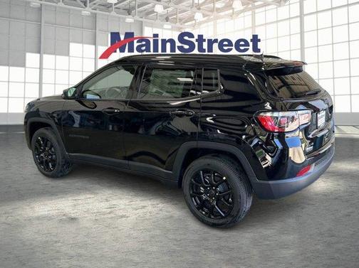 Diamond Black 2026 Jeep Compass Latitude