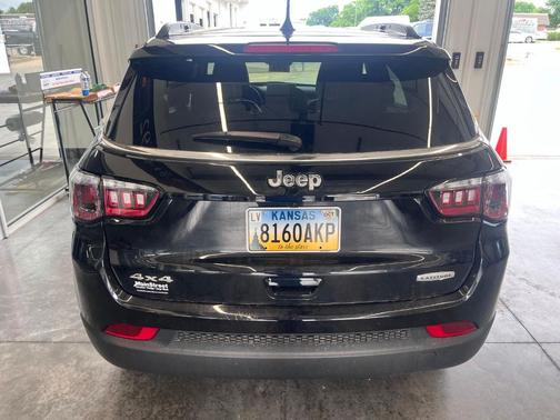 Diamond Black 2025 Jeep Compass Latitude