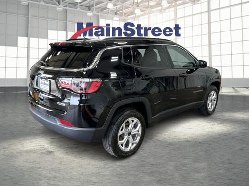 Diamond Black 2025 Jeep Compass Latitude