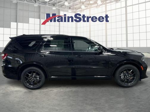 DB Black Crystal Clearcoat 2026 Dodge Durango GT Plus HEMI V8