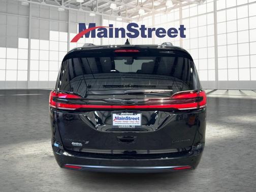 Diamond Black 2026 Chrysler Pacifica Limited