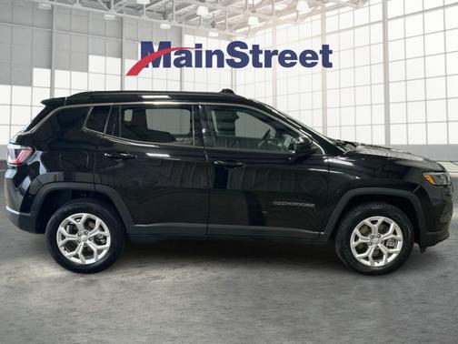 Diamond Black 2024 Jeep Compass Latitude