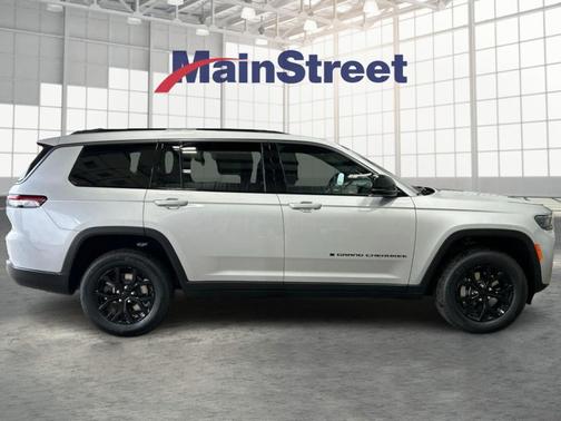 Silver Zynith 2026 Jeep Grand Cherokee L Laredo