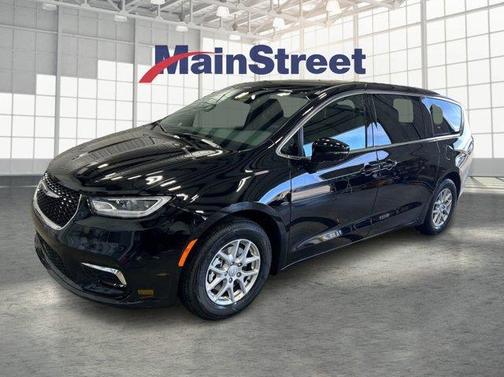 Diamond Black 2026 Chrysler Pacifica Select