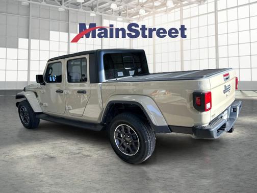 Limited Edition Gobi Clearcoat 2022 Jeep Gladiator Overland