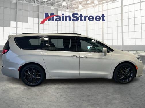 2021 Chrysler Pacifica Touring-L