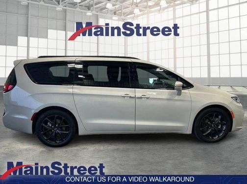 2021 Chrysler Pacifica Touring-L