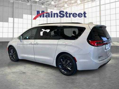 2021 Chrysler Pacifica Touring-L