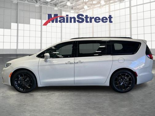 2021 Chrysler Pacifica Touring-L