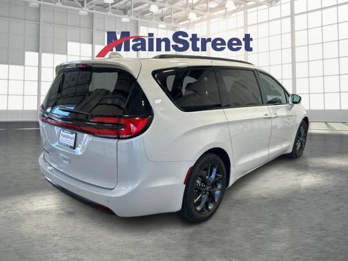 2021 Chrysler Pacifica Touring-L