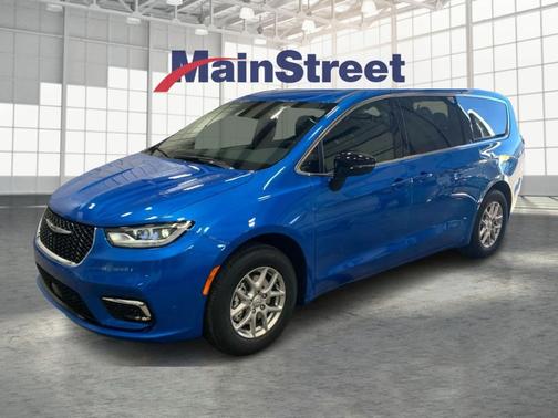 Hydro Blue Pearlcoat 2026 Chrysler Pacifica Select