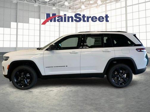 2025 Jeep Grand Cherokee Laredo