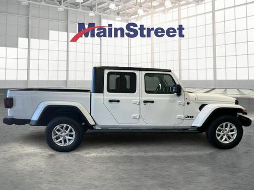 Bright White Clearcoat 2023 Jeep Gladiator Sport