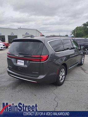 Crystal Metallic 2023 Chrysler Pacifica Limited